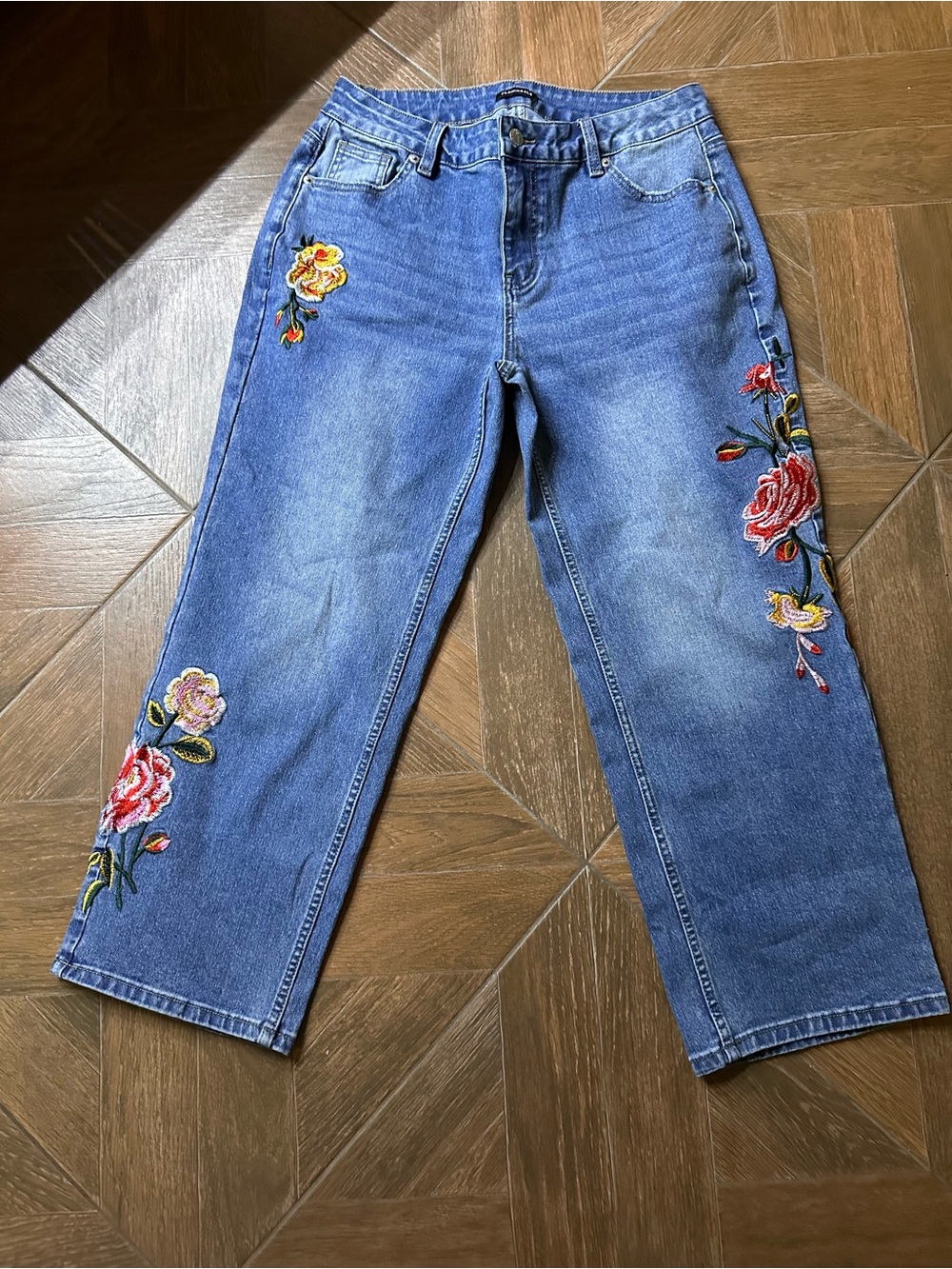 Embroidered Blue Wide-Leg Women’s Jeans